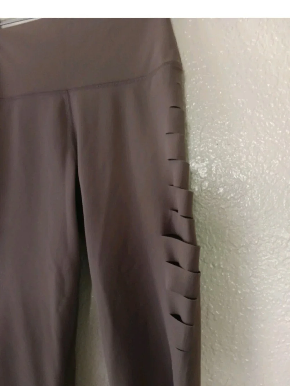 ALO Yoga Tan Cutout Capri Leggings with Side Slashes Size XS